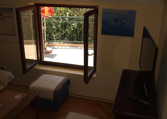 Zoro Apartments
